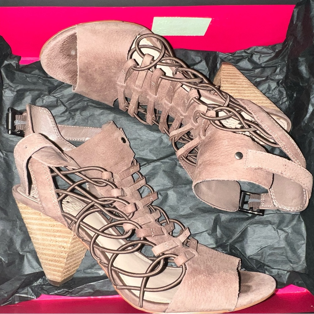 Vince Camuto Taupe Heels Size 7
